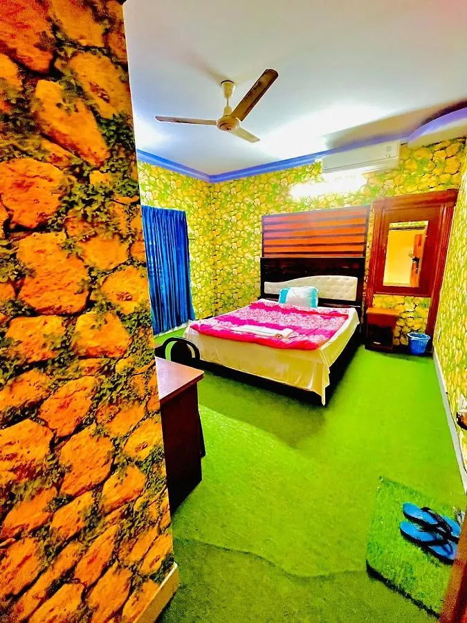 Hotel Crown Plaza Inn Dhaka 0*,