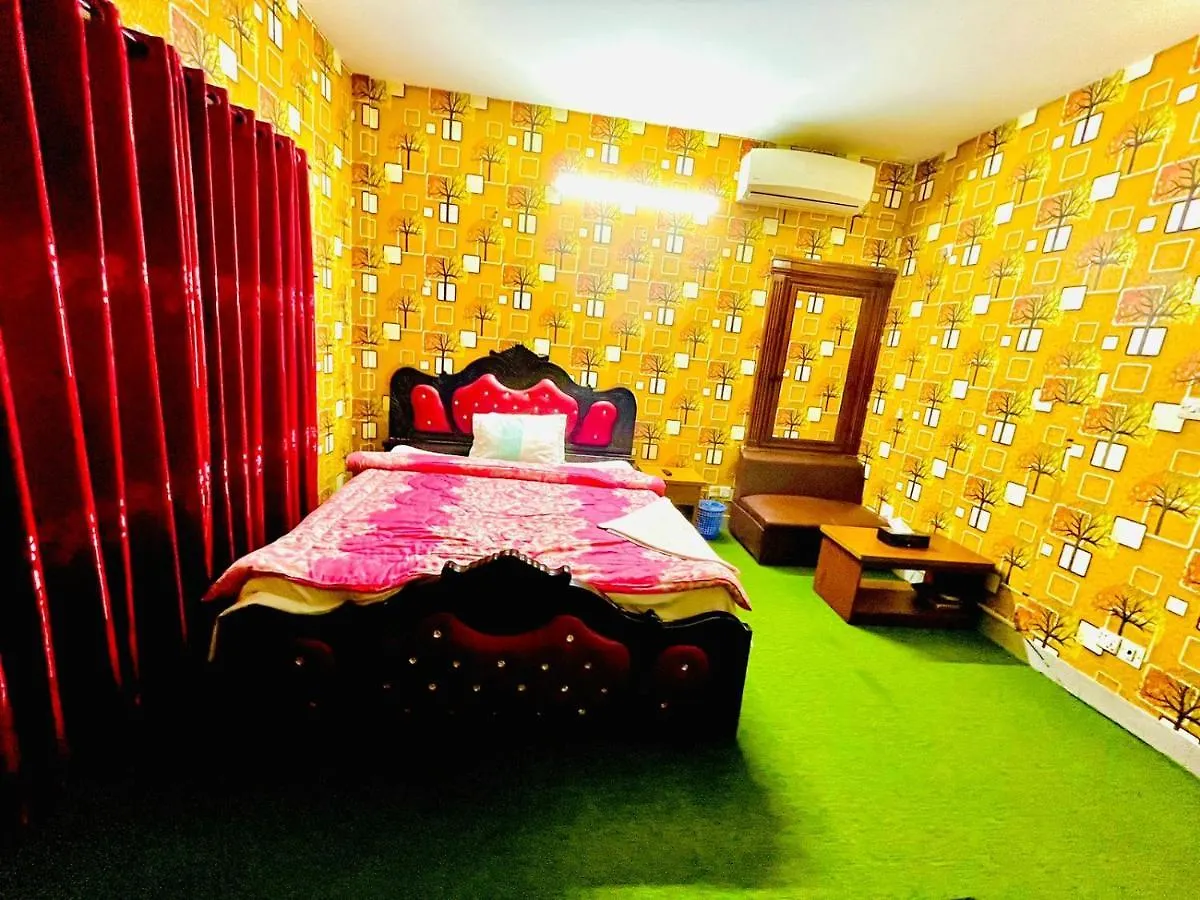 Hotel Crown Plaza Inn Dhaka 0*,